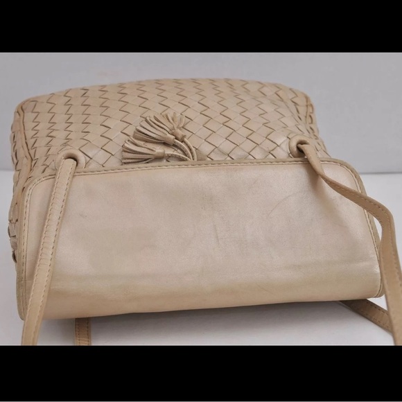 BOTTEGA VENETA Beige Tassel Intrecciato Leather Shoulder Bag | PRELOVED👜🤎👜 - Picture 6 of 16